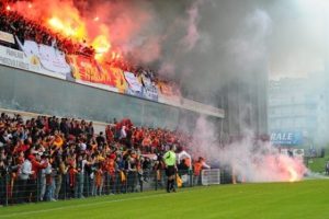 Polisten G.Saraylı taraftarlara m&uuml;dahale