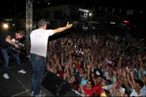 Haluk Levent hayranlarıyla buluştu