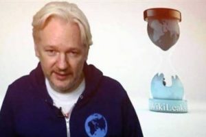 Assange sağlık sorunlarıyla savaşıyor
