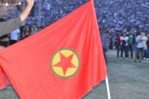 O karakollara PKK bayrağı!