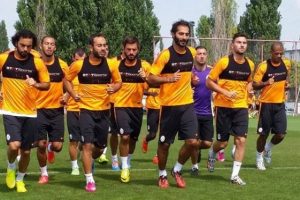 3 futbolcu &ouml;zel &ccedil;alışıyor