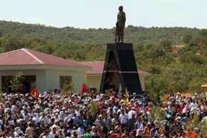 Şehit ailelerinden o heykele tepki