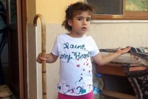 Akılalmaz &ouml;l&uuml;m! Oynamak i&ccedil;in girdiği otomobilin i&ccedil;inde...