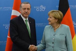 Merkel'den 'telekulak' a&ccedil;ıklaması