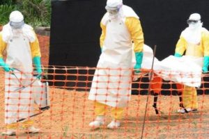 17 kişi Ebola karantinasından ka&ccedil;tı