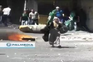 Karton roketle İsrail askerlerine meydan okudu!