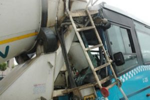 Beton mikserinin altında can verdi