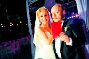 Oyuncu dostları d&uuml;ğ&uuml;ne akın etti...