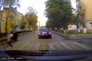 Motosiklet &ccedil;ocuklara &ccedil;arptı