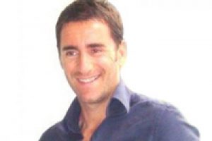 Bekir Aksoy kaburgalarını kırdı....