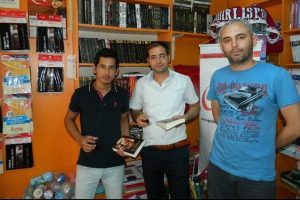 Kitabın yanında &uuml;cretsiz &ccedil;ay