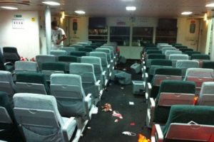 Feribottaki cam b&ouml;yle patladı