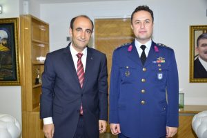 Komutandan Başkan Edebali'ye ziyaret