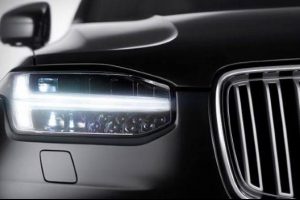Thor &ccedil;eki&ccedil;li Volvo yolda