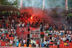 Balıkesirspor'un kozu taraftarları