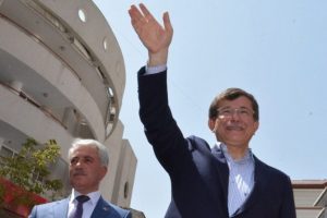 "Başbakan Davutoğlu" tezah&uuml;ratlarına yanıt verdi