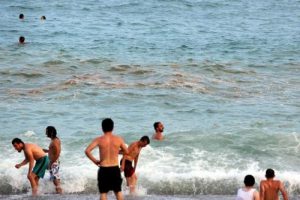 D&uuml;nyaca &uuml;nl&uuml; plajda şok g&ouml;r&uuml;nt&uuml;!