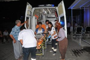 Gen&ccedil;lerin &uuml;zerine motosikletten ateş edildi: 6 yaralı