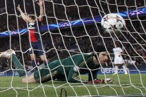 Petr Cech şans bekliyor