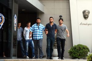 &Uuml;vey annesini boğan zanlı adliyeye sevk edildi