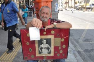 Eski milli sporcu dilencilik yapıyor
