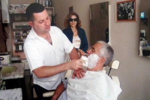 Yunan turistlere T&uuml;rk tıraşı