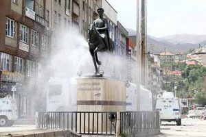 Atat&uuml;rk b&uuml;stlerine sistematik saldırı