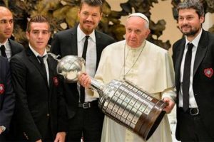 Libertadores Kupası Papa'nın ellerinde