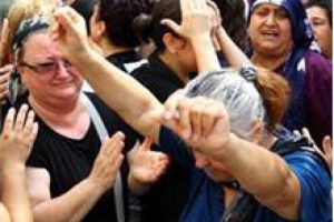 Ağlaya ağlaya halay &ccedil;ektim