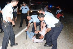 Polisin dur ihtarına uymayınca