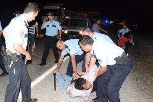 Elektrik kesintileri mahalleliyi ayağa kaldırdı