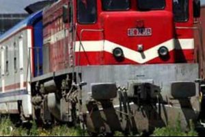 Y&uuml;k treni raydan &ccedil;ıktı