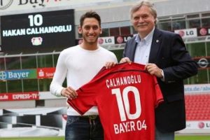 Hakan &Ccedil;alhanoğlu'na &ouml;vg&uuml;!