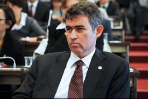 "Aday olurum ama bir şartla..."