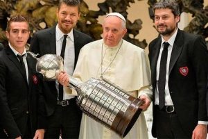 Libertadores Kupası Papa'nın ellerinde