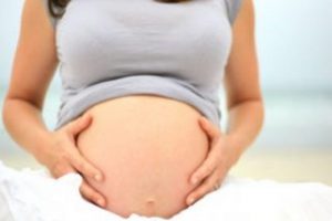 Gebeliği ertelemeyi d&uuml;ş&uuml;nen kadınlar dikkat