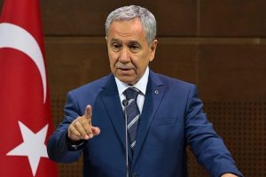 O davranışa Arın&ccedil;'tan kınama!