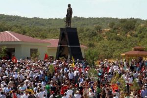 O heykele m&uuml;fettiş g&ouml;revlendirildi