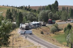 Muş'ta yol kapatma eylemi