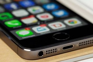 iPhone'u i&ccedil;ten i&ccedil;e mahvediyor!