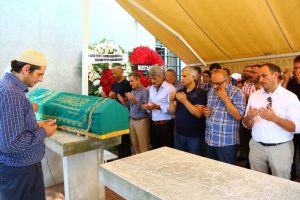 Mehmet T&uuml;t&uuml;neker son yolculuğuna uğurlandı