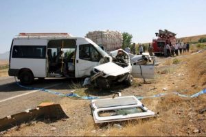 Feci kaza: 1 &ouml;l&uuml;, 13 yaralı
