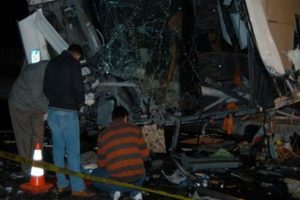 Eskişehir'de yolcu otob&uuml;s&uuml; devrildi: 42 yaralı