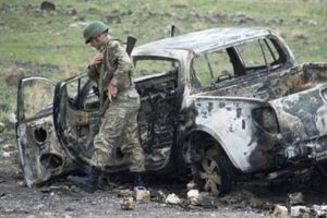 Ter&ouml;ristler iki iş&ccedil;iyi ka&ccedil;ırdı