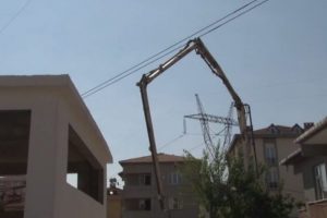 İstanbul'da "y&uuml;ksek gerilim"li patlama