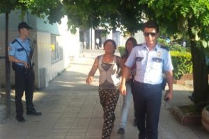 Kızlar erkeği gasp etti