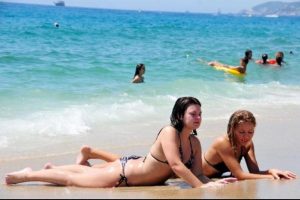 Kavurucu sıcaklar plajları vurdu