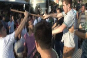 Kadık&ouml;y'de tehlikeli gerginlik: 2 yaralı