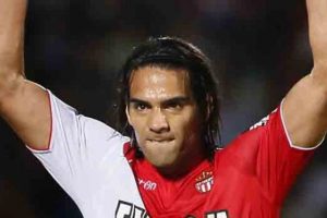 Monaco'yu Falcao sırtladı!