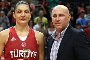 Nevriye Yılmaz, MVP se&ccedil;ildi